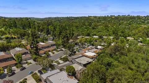 View/Area - 3118 Via De Caballo, Encinitas, CA 92024 photo 5 of 6