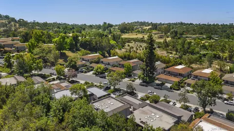 View/Area - 3118 Via De Caballo, Encinitas, CA 92024 photo 4 of 6