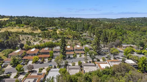 View/Area - 3118 Via De Caballo, Encinitas, CA 92024 photo 6 of 6