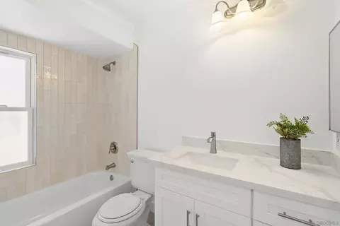Bath - 3118 Via De Caballo, Encinitas, CA 92024 photo 3 of 4