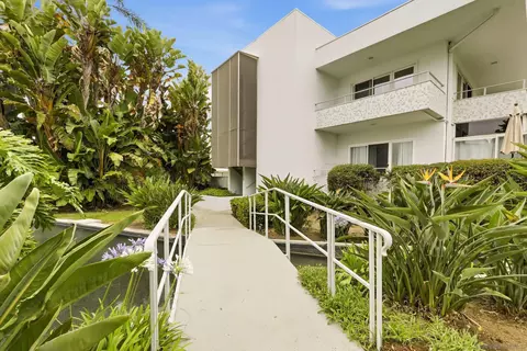 Exterior - 2364 Torrey Pines Rd #38, La Jolla, CA 92037 photo 2 of 13