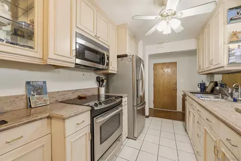 Kitchen - 2364 Torrey Pines Rd #38, La Jolla, CA 92037 photo 1 of 7