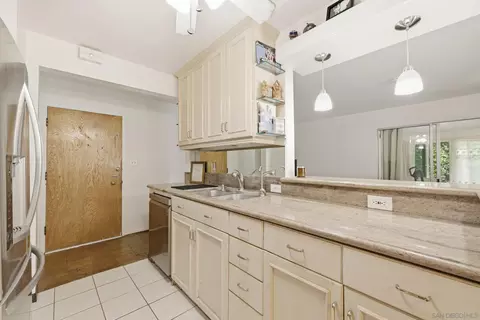 Kitchen - 2364 Torrey Pines Rd #38, La Jolla, CA 92037 photo 7 of 7