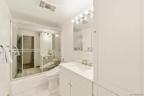 Bath - 2364 Torrey Pines Rd #38, La Jolla, CA 92037 photo 1 of 1