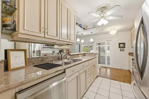 Kitchen - 2364 Torrey Pines Rd #38, La Jolla, CA 92037 photo 5 of 7