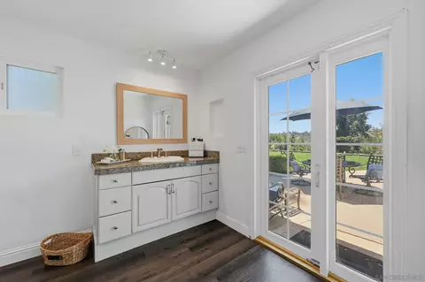 Bath - 1619 Mapleleaf Ct, Encinitas, CA 92024 photo 2 of 3