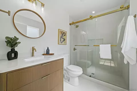 Bath - 10440 Bosque Dr, Lakeside, CA 92040 photo 2 of 3