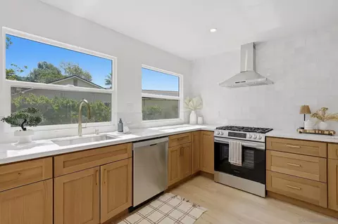 Kitchen - 10440 Bosque Dr, Lakeside, CA 92040 photo 6 of 9
