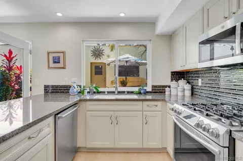 Kitchen - 255 Daisy Ave, Imperial Beach, CA 91932 photo 3 of 3