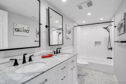 Bath - 255 Daisy Ave, Imperial Beach, CA 91932 photo 1 of 3