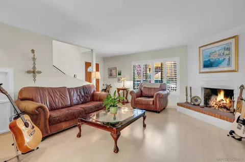 Living - 255 Daisy Ave, Imperial Beach, CA 91932 photo 2 of 3