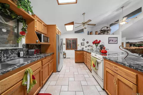 Kitchen - 2410 Mount Elena Way, Jamul, CA 91935 photo 3 of 5