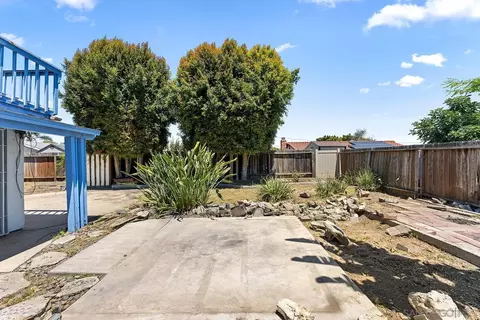 Exterior - 4914 Verde Dr, Oceanside, CA 92057 photo 4 of 4