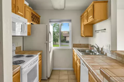 Kitchen - 10210 Peaceful Ct, Santee, CA 92071 photo 3 of 4