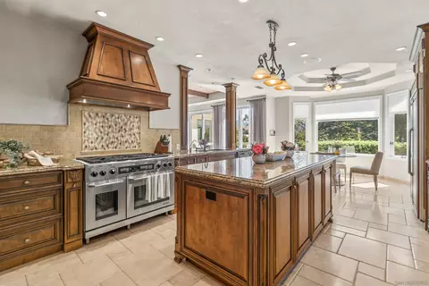 Kitchen - 17941 Vista Lomas, Poway, CA 92064 photo 2 of 5