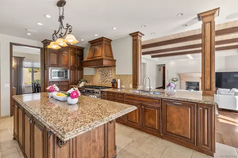 Kitchen - 17941 Vista Lomas, Poway, CA 92064 photo 3 of 5