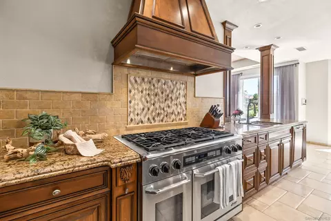 Kitchen - 17941 Vista Lomas, Poway, CA 92064 photo 4 of 5