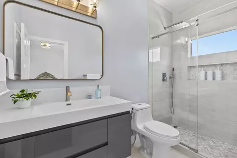 Bath - 17941 Vista Lomas, Poway, CA 92064 photo 5 of 6