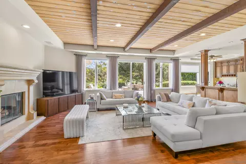 Living - 17941 Vista Lomas, Poway, CA 92064 photo 3 of 4