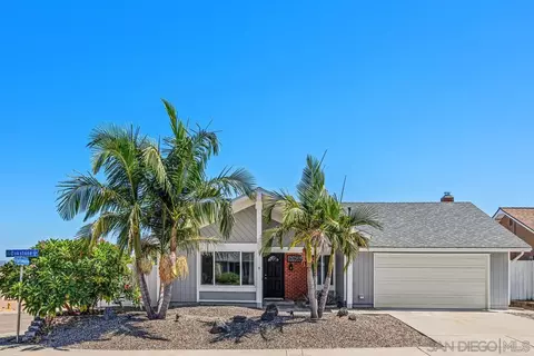 9933 Oakstone Ct, Santee, CA 92071