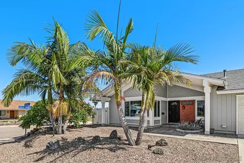 9933 Oakstone Ct, Santee, CA 92071