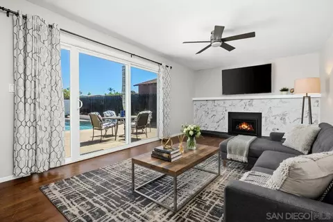 Living - 9933 Oakstone Ct, Santee, CA 92071 photo 5 of 6