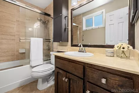 Bath - 9933 Oakstone Ct, Santee, CA 92071 photo 3 of 3