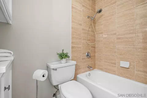 Bath - 9933 Oakstone Ct, Santee, CA 92071 photo 2 of 3