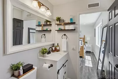 Bath - 320 James St, Escondido, CA 92027 photo 4 of 4