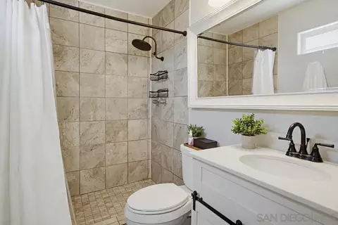 Bath - 320 James St, Escondido, CA 92027 photo 3 of 4