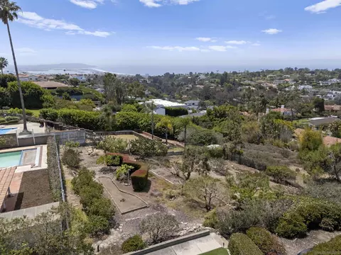 View/Area - 6432 Cardeno Dr, La Jolla, CA 92037 photo 8 of 10
