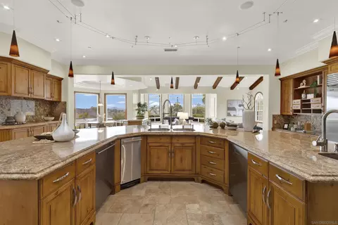 Kitchen - 14425 Cheyenne Trl, Poway, CA 92064 photo 4 of 9