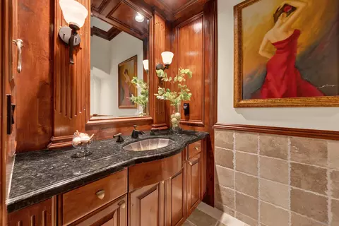 Bath - 14425 Cheyenne Trl, Poway, CA 92064 photo 9 of 9
