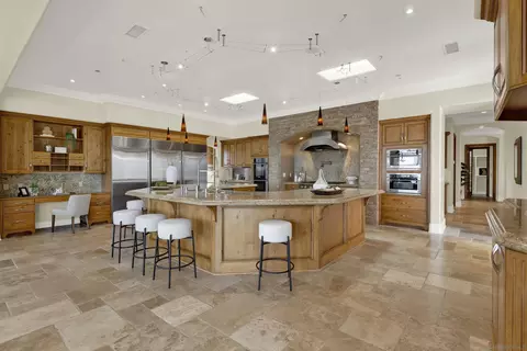 Kitchen - 14425 Cheyenne Trl, Poway, CA 92064 photo 6 of 9