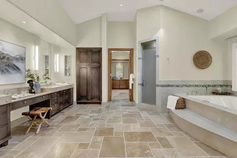 Bath - 14425 Cheyenne Trl, Poway, CA 92064 photo 1 of 9
