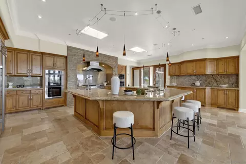 Kitchen - 14425 Cheyenne Trl, Poway, CA 92064 photo 8 of 9