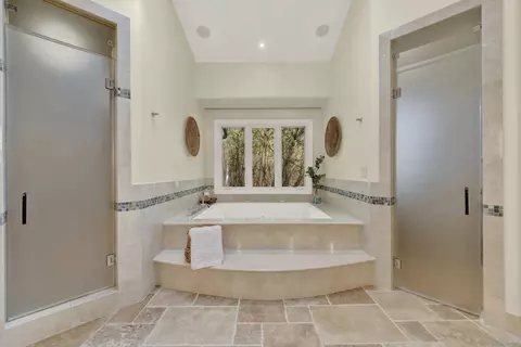 Bath - 14425 Cheyenne Trl, Poway, CA 92064 photo 3 of 9