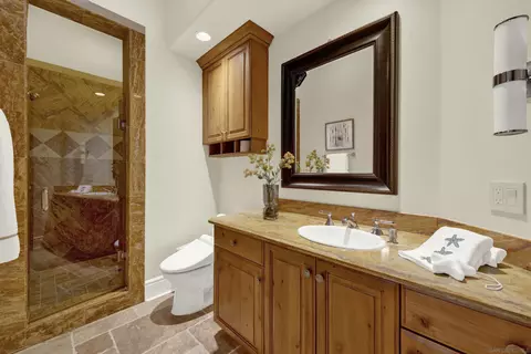 Bath - 14425 Cheyenne Trl, Poway, CA 92064 photo 6 of 9