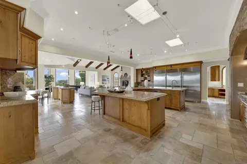 Kitchen - 14425 Cheyenne Trl, Poway, CA 92064 photo 2 of 9