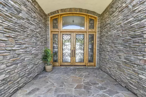 Entry Way - 14425 Cheyenne Trl, Poway, CA 92064 photo 2 of 5