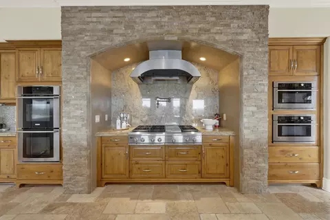 Kitchen - 14425 Cheyenne Trl, Poway, CA 92064 photo 5 of 9