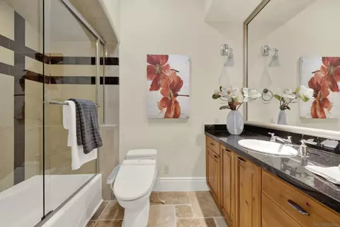 Bath - 14425 Cheyenne Trl, Poway, CA 92064 photo 8 of 9