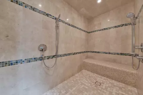 Bath - 14425 Cheyenne Trl, Poway, CA 92064 photo 4 of 9