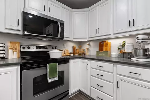 Kitchen - 506 Canyon Dr #72, Oceanside, CA 92054 photo 3 of 5