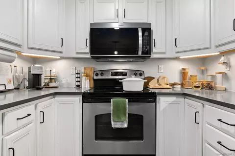 Kitchen - 506 Canyon Dr #72, Oceanside, CA 92054 photo 2 of 5