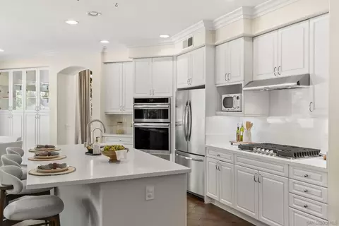 Kitchen - 7312 Binnacle Dr, Carlsbad, CA 92011 photo 4 of 6