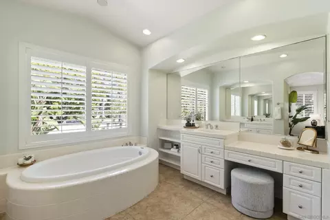 Bath - 7312 Binnacle Dr, Carlsbad, CA 92011 photo 2 of 5