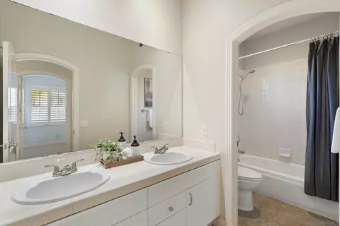 Bath - 7312 Binnacle Dr, Carlsbad, CA 92011 photo 4 of 5