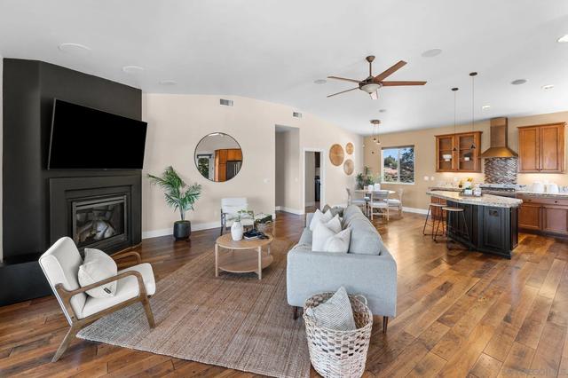 12260 Linroe Dr, Lakeside, CA 92040