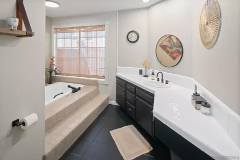 Bath - 952 W 5th Ave, Escondido, CA 92025 photo 3 of 4